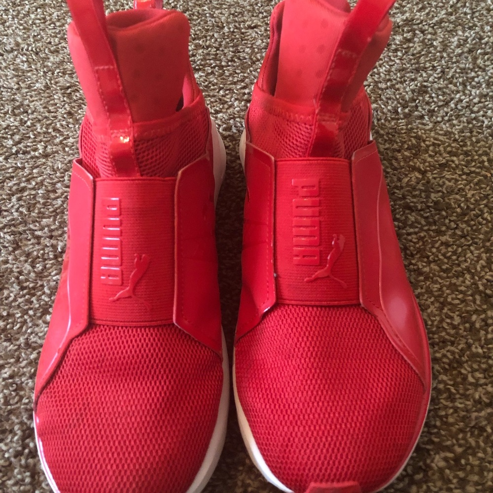 Women’s puma sneakers (NOT FENTY)